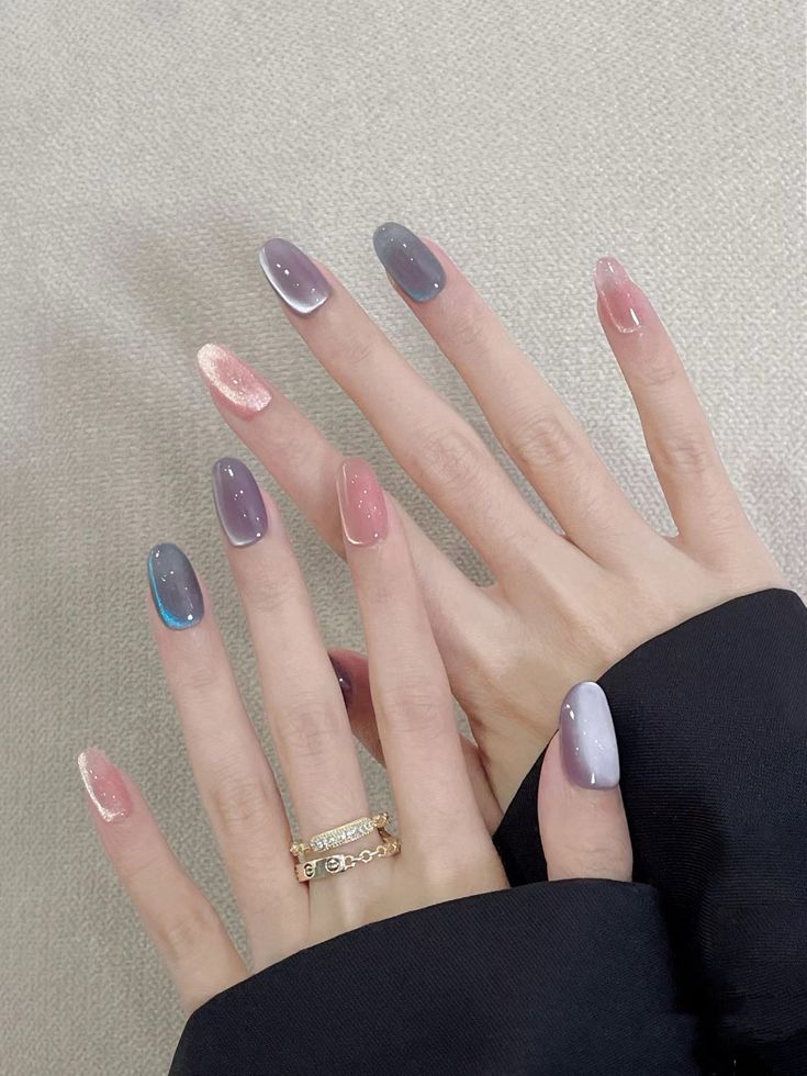 Multi-tone cat-eye almond nails